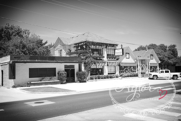 Mockingbird Manor Antiques - Oklahoma City B&W (IMG_1176)